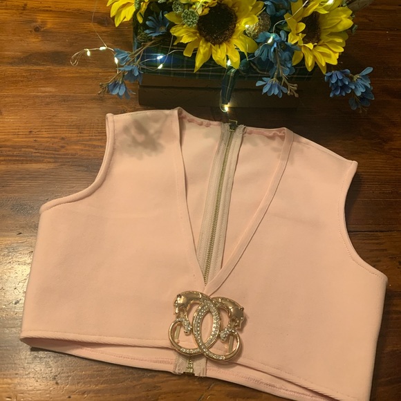 Y2k 💕Barbie pink crop top with vintage gold rhinestone decoration - Picture 3 of 6